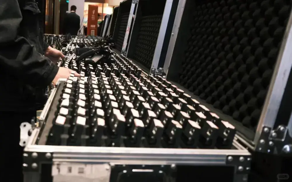 Délivrance de casques de réception simultanée avant les réunions