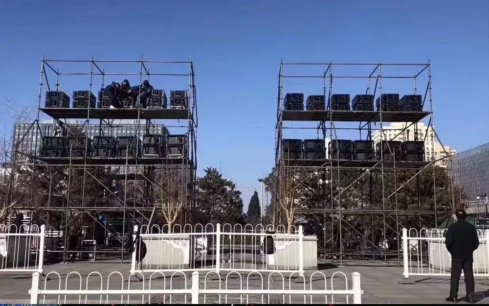 Site d'installation et de mise en service d'un projecteur laser extérieur