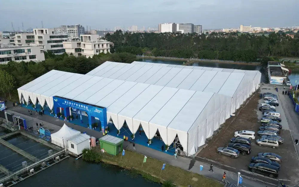 Activités de congrès et d'exposition Location et construction de tentes